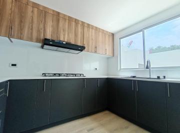 Casa · 98m² · 3 Habitaciones · 2 Estacionamientos · Venta Hermosa Casa Ubicada en La Pampa