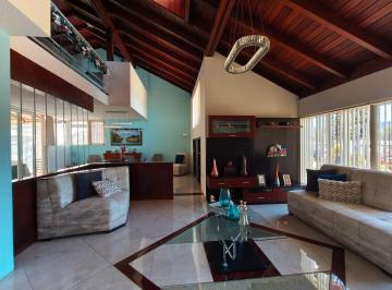 Casa · 529m² · 5 Habitaciones · 3 Estacionamientos · 290 Mil Venta Casa Remodelada Alangasí, Los Chillos, 800 m² de Terreno
