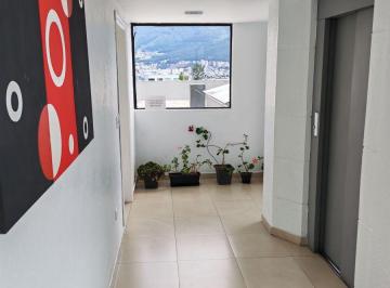 Departamento de 3 habitaciones, Quito · Vendo Lindo Departamento en Edificio con Ascensor, Parqueadero con Puerta Eléctrica en Monteserrin