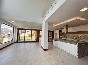 Casa · 243m² · 5 Habitaciones · 3 Estacionamientos · Casa Venta 5 Dorm. Urbanizacion Cumbaya Nayon