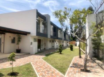 Casa de 3 habitaciones, Quito · Venta - Bonita Casa con Jardin - San Juan de Cumbaya - con Vista