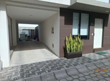 GARAJE · Vendo Casa en Tumbaco, en La Ruta Viva, Escalón de Ingreso a La Morita.