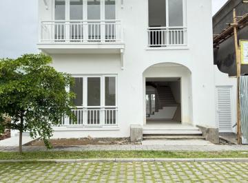 Casa · 245m² · 4 Habitaciones · 2 Estacionamientos · Vendo Casa de Estreno con Piscina en Aires Norte Samborondon