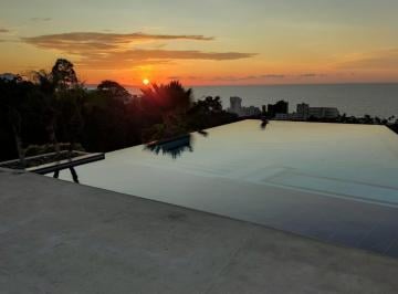 PISCINA · Vendo Casa en Casablanca Frente Al Mar.