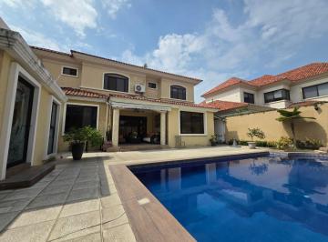 Casa de 5 habitaciones, Guayaquil · Casa de 408 m² con 5 Dorm. en Venta en Samborondón. Uno de Los Dorm. en Planta Baja