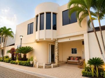 Casa de 5 habitaciones, Portoviejo · Casa de Venta en Portoviejo Zona Reales Tamarindos