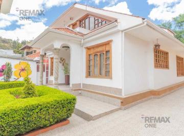 Casa · 214m² · 3 Habitaciones · 2 Estacionamientos · En Venta Lujosa Casa en Charasol Azogues