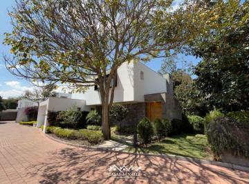 Casa de 3 habitaciones, Quito · Venta de Casa en Exclusiva Urbanización Auqui Chico – Cumbayá