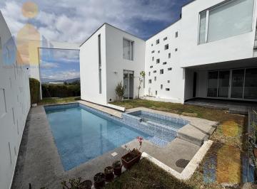 Casa · 316m² · 3 Habitaciones · 5 Estacionamientos · Casa de Arriendo en Tanda Nayón