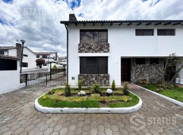 Casa · 141m² · 3 Habitaciones · 2 Estacionamientos · Renta de Casa Dentro de Conjunto Cerca de La Espe - Sangolquí