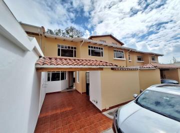 Casa · 140m² · 3 Habitaciones · 2 Estacionamientos · Casa - Carcelén