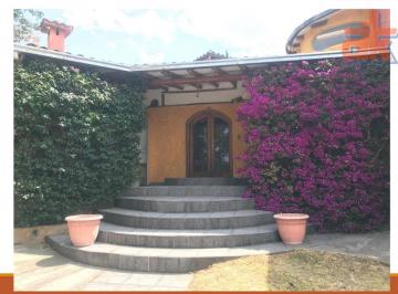 Casa de 10 habitaciones, Quito · Propiedad de 3 Casas + Áreas Sociales en Conocoto – 2.500 m²