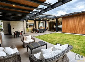 Casa · 515m² · 3 Habitaciones · 7 Estacionamientos · Venta Casa en Cumbaya Urbanizacion Jacaranda