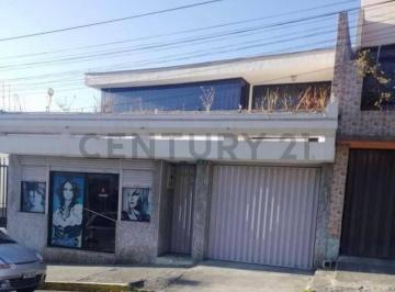 Casa · 265m² · 4 Habitaciones · 3 Estacionamientos · En Venta Casa con Local Comercial (Cotocollao)