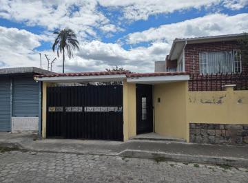Casa de 4 habitaciones, Quito · Casa en Venta en Puembo – a Solo 2 Cuadras del Parque 176 m²