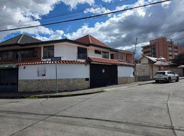 Casa de 5 habitaciones, Cuenca · Casa Comercial Esquinera en Arriendo Sector Registro de La Propiedad
