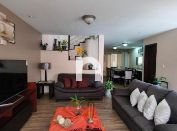 Casa · 241m² · 4 Habitaciones · 2 Estacionamientos · Casa de 4 Dorm. en Venta en Urbanización Rio Sol – Cuenca