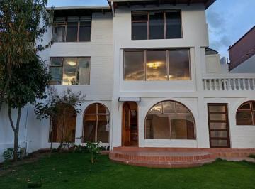 Casa de 5 habitaciones, Quito · Casa en Venta Sector Batan Alto