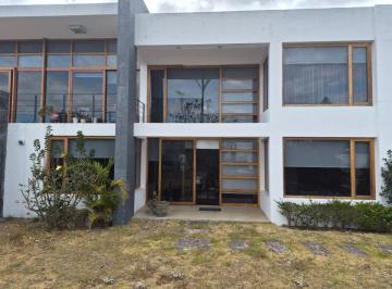 Casa de 3 habitaciones, Quito · Acogedora Casa de Venta Dentro de Urbanización en Tanda