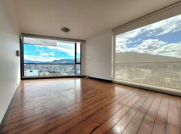 dormitorio máster con excelentes vistas · Departamento en Arriendo con Vista y Balcón