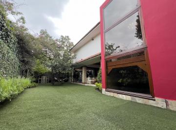 Casa · 473m² · 4 Habitaciones · 3 Estacionamientos · Casa de Venta 4 Dorm.. Urbanización de Lujo Junto a La Viña. Piscina Comunal