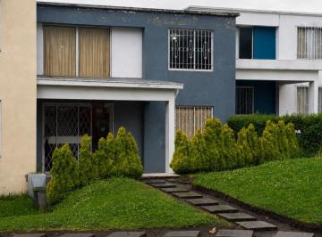 Casa de 4 habitaciones, Quito · Casa en Venta en El Conjunto El Roble 2 Sur de Quito, Sector Guamaní Alto, Barrio El Par de 188,20 m