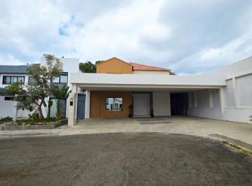 Casa · 284m² · 3 Habitaciones · 4 Estacionamientos · Casa en Venta Al Sur de Manta en Urbanizacion Cuidad del Sol