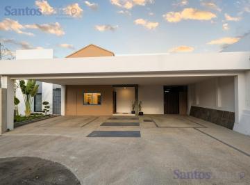 Casa · 284m² · 3 Habitaciones · 4 Estacionamientos · Casa en Venta Al Sur de Manta en Urbanizacion Cuidad del Sol