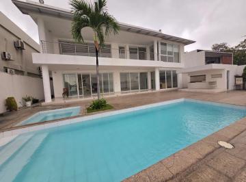 Casa de 4 habitaciones, Guayaquil · Moderna, Espaciosa Casa de 4 Habitaciones con Piscina, Patio y Terrazas con Vista Al Rio