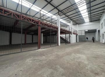 Local comercial · 576m² · De Oportunidad Se Arrienda Amplio Local Comercial o Bodega 576 m² en Plaza El Otorongo - Cuenca