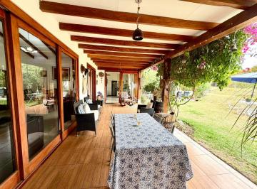 Casa de 4 habitaciones, Quito · Valle de Los Chillos - La Merced - Hermosa Casa con Gran Jardín!