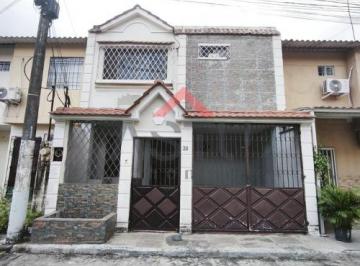 Casa de 3 habitaciones, Guayaquil · Se Vende Propiedad en Mucho Lote 1 Etapa 6herradura Cerrada