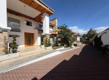 Casa de 3 habitaciones, Quito · En Arriendo Casa de 3 Dorm. C/jardín en Campo Alegre