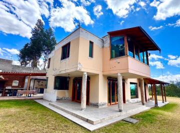 Casa de 4 habitaciones, Quito · Casa con Terreno en Venta Sector La Macarena 2/conocoto