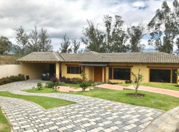 Casa · 1962ha · 3 Habitaciones · 2 Estacionamientos · Venta, Casa Una Sola Planta, Pakakuna Espectacular Urbanizacion