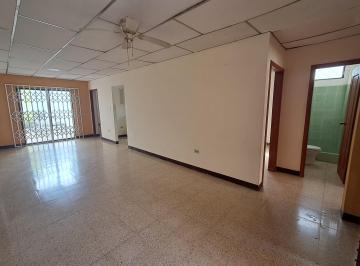 Casa de 3 habitaciones, Guayaquil · Casa en Alquiler Samanes 5