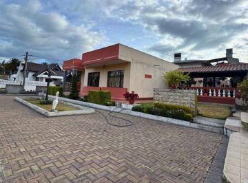 Casa de 3 habitaciones, Quito · Casa Esquinera Independiente de Una Sola Planta Sector Pomasqui
