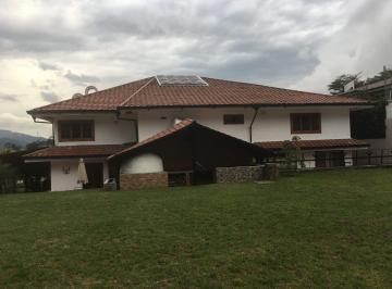 Casa · 625m² · 5 Habitaciones · 4 Estacionamientos · Jf - Sector Miravalle Casa 5d en Renta 650 m² con Amplio Jardín
