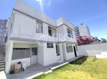 Oficina comercial , Quito · Oficina en Alquiler de 247 M²– Sector Av República
