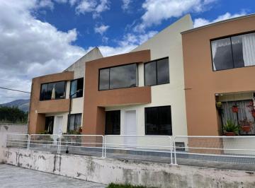 Casa de 3 habitaciones, Ibarra · Casa en Venta - Conjunto Candoral, Ibarra