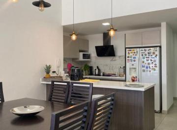 Departamento de 3 habitaciones, Quito · De Oportunidad, en Cumbaya, PH de Venta con Hermosa Vista Al Ilalo