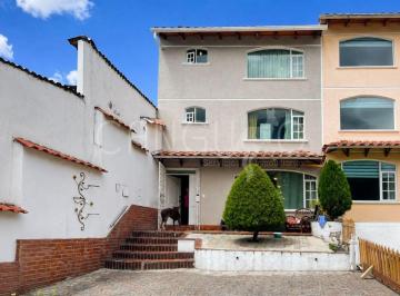 Casa de 4 habitaciones, Quito · Casa de 4 Dorm. en Urbanización El Condado
