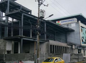 Local comercial , Santo Domingo · Local Comercial 312 m², Calle Galapagos y Loja, en Obra Gris, Excelente Ubicación, Sector Comercial