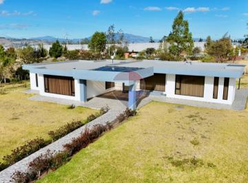 Casa de 4 habitaciones, Pedro Moncayo · Casa en Venta | 2.000 m² de Terreno | Urbanización La Toscana – Tabacundo