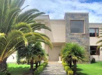 Casa de 4 habitaciones, Quito · Casa de 1450 m² con 4 Dorm. en Venta y Alquiler en Cumbayá