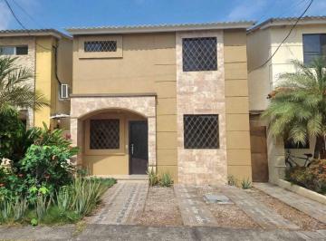 Casa de 3 habitaciones, Guayaquil · Casa de Venta en La Urbanización Milann, Vía a Salitre, 3 Dorm..