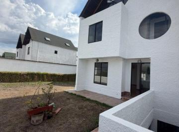 Casa Venta de 3 habitaciones · Casa de Venta Norte de Quito Conjunto Los Eucaliptos