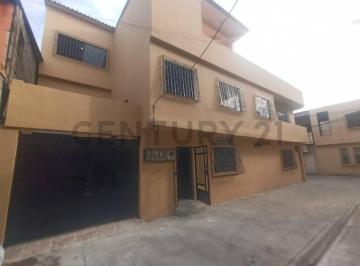 Casa · 325m² · 6 Habitaciones · 1 Estacionamiento · De Oportunidad Venta Amplia Casa Rentera Cdla Tulipanes Sur Gye 3 Departam. Elsm