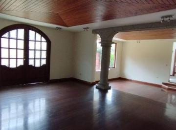 Casa de 5 habitaciones, Quito · Venta Casa + Suite en Miravalle