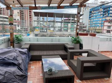 Casa de 4 habitaciones, Quito · Se Vende Casa en Sector Comercial y Residencial